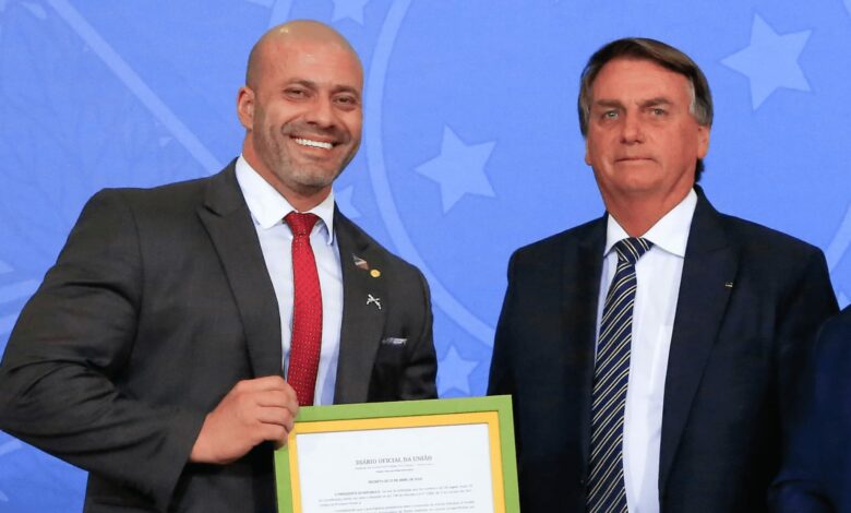 URGENTE : Moraes manda PF ouvir Bolsonaro e Daniel Silveira sobre caso do Val