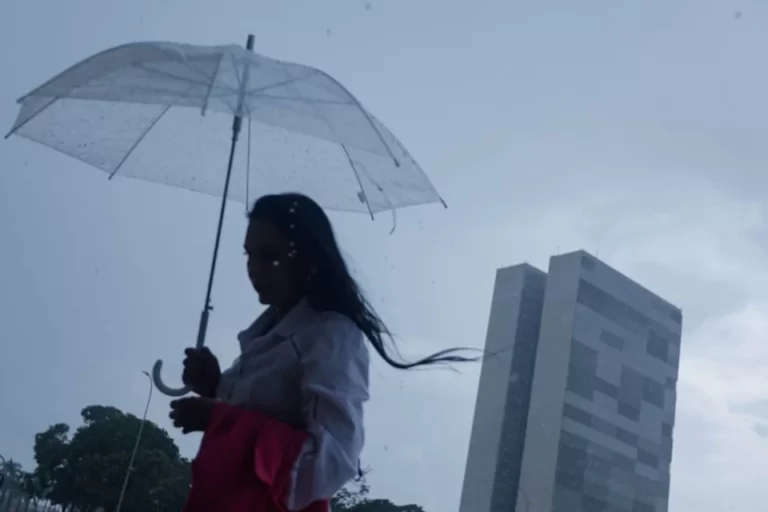 DF-mistura-chuva-e-tempo-abafado-entre-sexta-e-domingo-com-maxima-de-33oC
