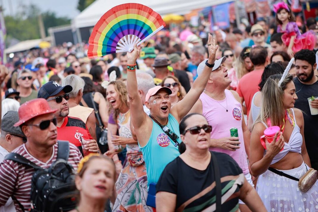 Em novo local, bloco Concentra Mas Não Sai agita foliões na Asa Norte