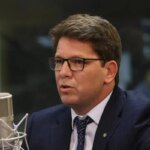 “Até cafezinho tem nota”, diz Mario Frias sobre filme de Bolsonaro