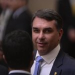 Deputado do PT pede prisão de Flávio Bolsonaro a Gonet
