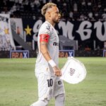 Santos é condenado por atraso em partida polêmica com Neymar