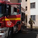 Máquina de lavar pega fogo em apartamento e causa incêndio