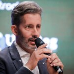 Grass promete valorização salarial para professores e policiais do DF