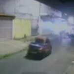 Motorista bate em três carros, foge e abandona passageiros durante fuga
