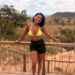 Saiba quem é a funcionária filmada furtando dinheiro de clínica no DF