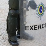 Na Colômbia, coronel descobre que móveis de casa foram furtados no Brasil