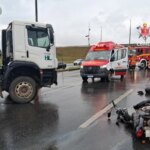 EPTG tem duas faixas interditadas após acidente entre moto e caminhão