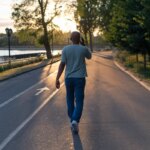 Caminhar 3 mil passos por dia pode reduzir declínio cognitivo do Alzheimer