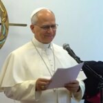 Papa Leão teve noite tranquila após cirurgia, informa Vaticano