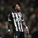 Fred, do Atlético-MG, está fora do jogo contra o Santos por lesão na coxa