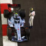 Gabriel Bortoleto abandona GP de Singapura e carro do piloto pega fogo