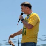 TSE manda Flávio e aliados apagarem vídeo falso sobre ato de Lula em SP
