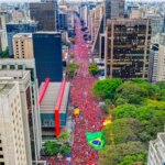 Defesa da democracia e virada de votos mobilizam ato com Lula na Paulista