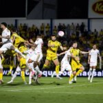 Na abertura da rodada, Mirassol vence o Internacional e se afasta do Z4