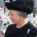 A única vez em que rainha Elizabeth II se curvou em 70 anos de reinado