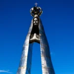 Nossa Senhora maior do que o Cristo Redentor chama atenção em Aparecida