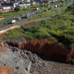 Dnit interdita marginal da BR-040, no Entorno, onde avança voçoroca gigante