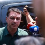 Flávio Bolsonaro vai votar pelo fim da 6×1, mas aliados defendem mudanças